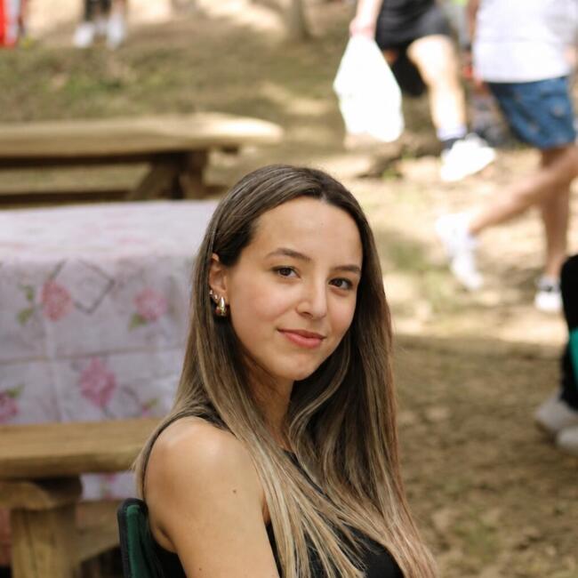 Babysitter em Vilarinho das Cambas: Lidia