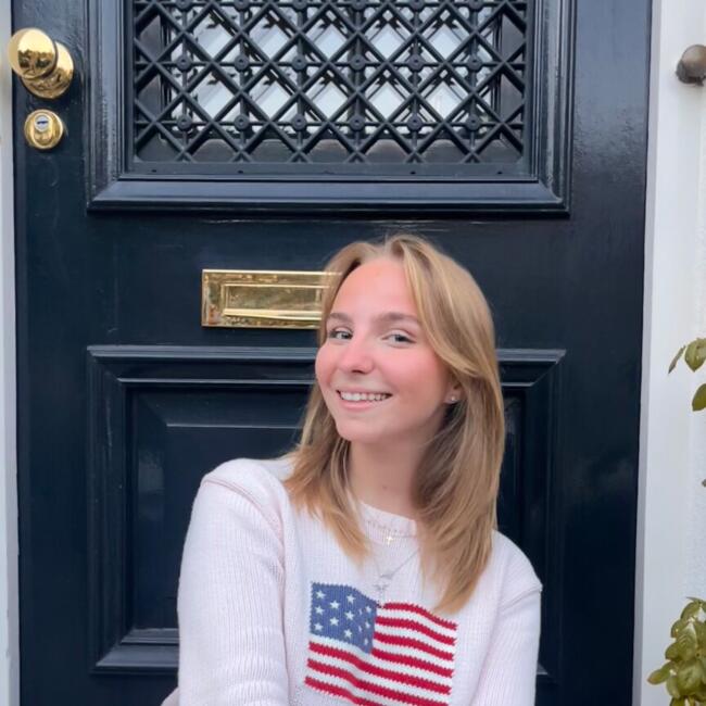 Babysitter in Grand-Couronne: Carla