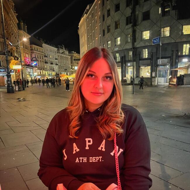 Babysitter in Vienna: Selina