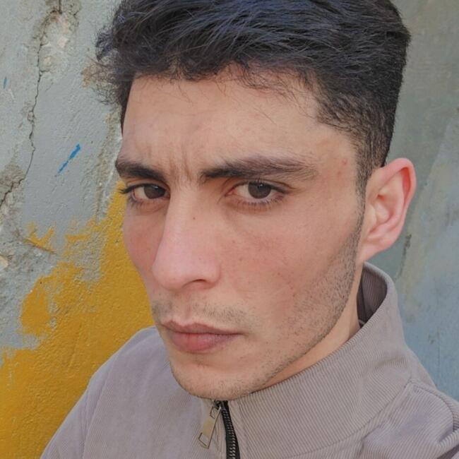 Babysitting job in Ad Dilinjāt: Mousa