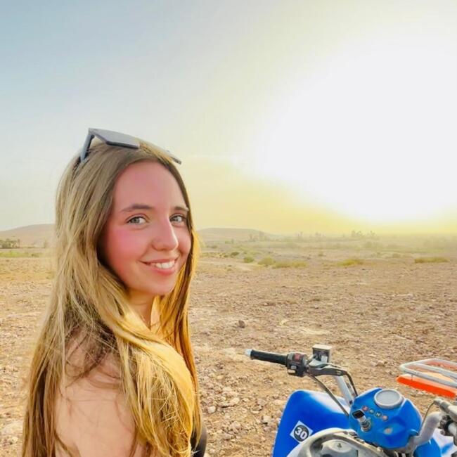 Babysitter in Vannes: Jade