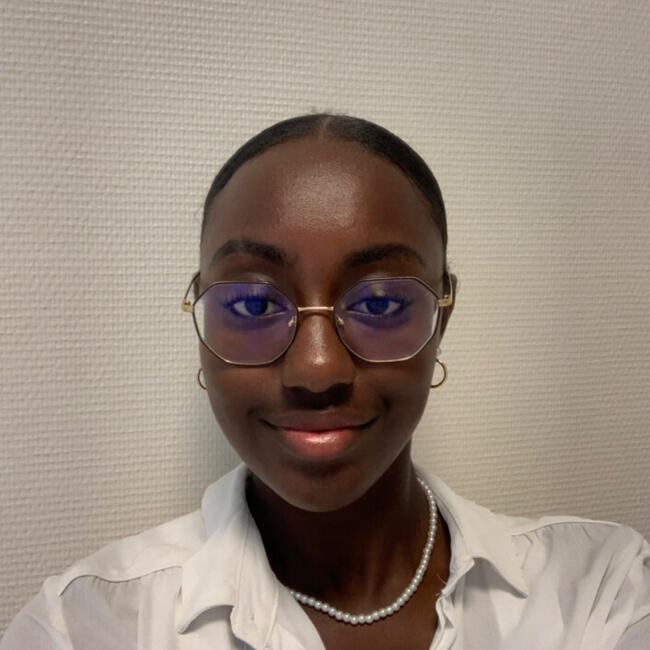 Babysitter in Saint-Genis-Laval: Rose