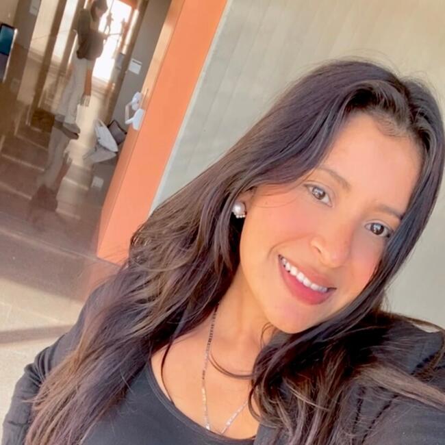 Canguro en Valencia: Cristina Esther Castillo B