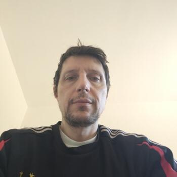 Babysitting job in London: babysitting job Todor