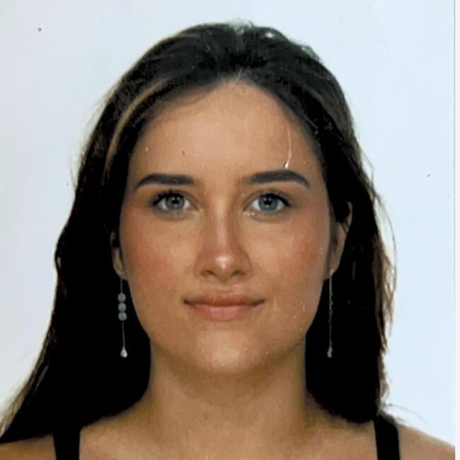 Babysitter in Burriana: Alexandra