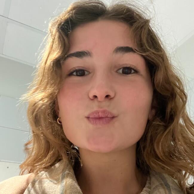 Babysitter in Bordeaux: Nina