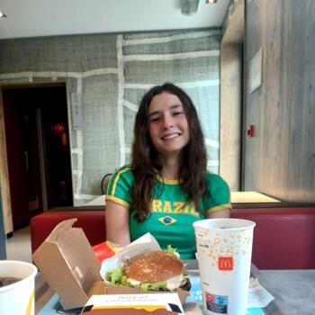 Babysitter in Moeskroen: Inès