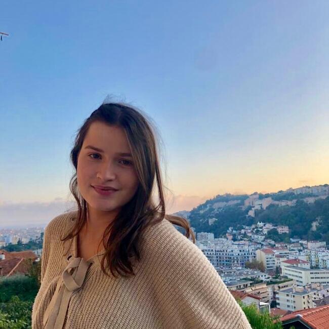 Babysitter in Nice: Tia