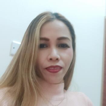 مربية أطفال في دبي: Ruby