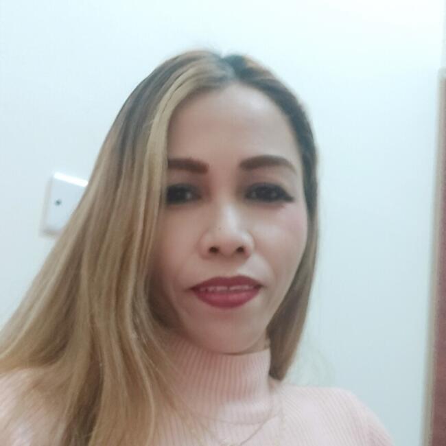 مربية أطفال في دبي: Ruby