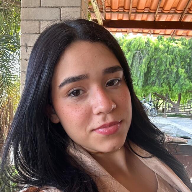 Babysitter in Irecê: Lara