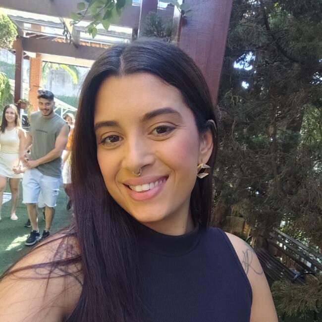 Babysitter in Praia Grande: Adrielly