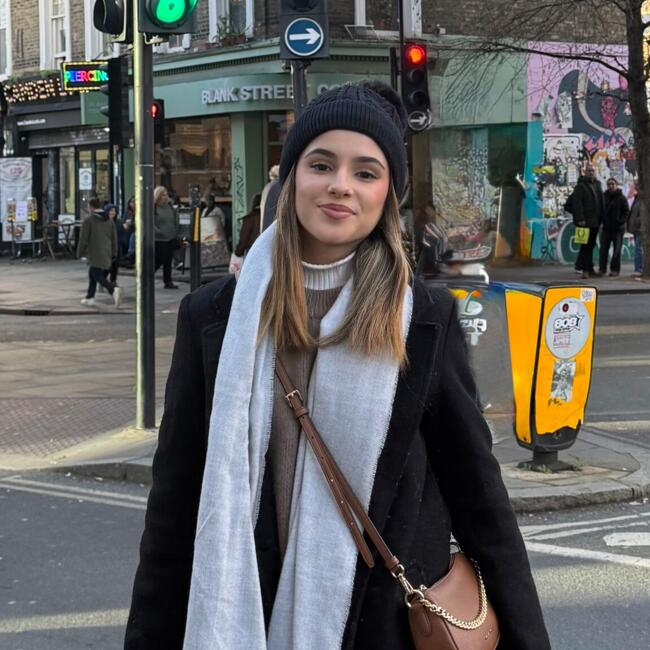 Babysitter in Almensilla: Carla