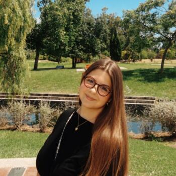 Babysitter em Estoril: Inês