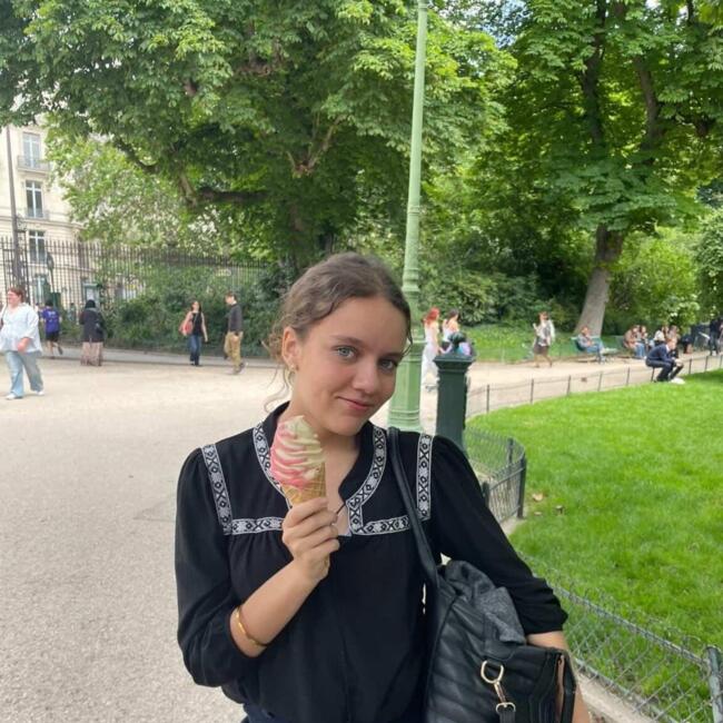 Babysitter in Reims: Manelle