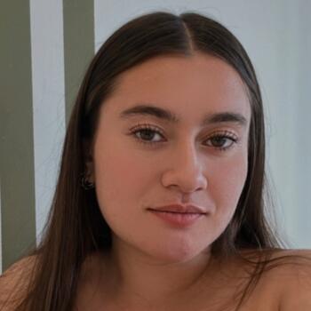 Babysitter Sliema: Emily