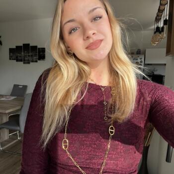 Babysitter in Breuil-Magné: Emma