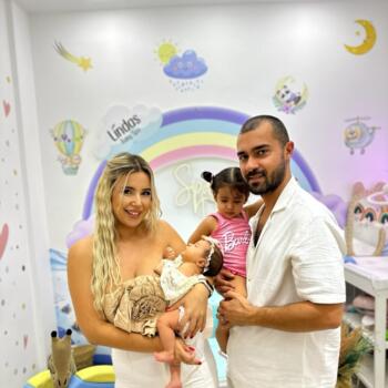 İzmir bölgesinde bebek bakıcılığı işi: Bebek bakıcısı iş ilanı Berfin