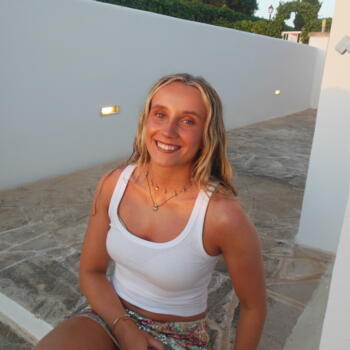 Babysitter in Sydney: Karen Laura