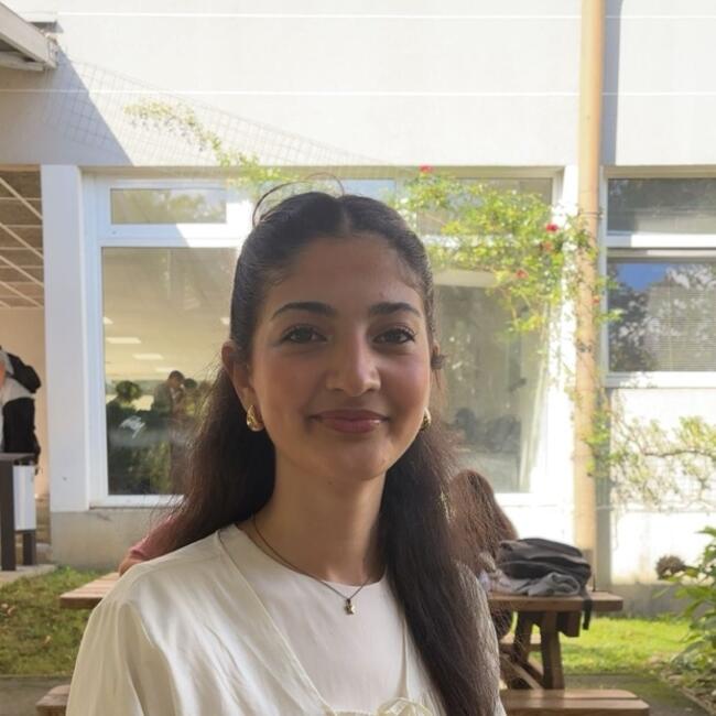 Babysitter in Versailles: Zilan