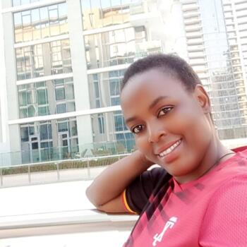 Babysitter in Dubai: Gloria