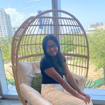 Babysitter in Miami: Pamela