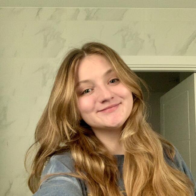 Babysitter in Hook (Hampshire): Holly