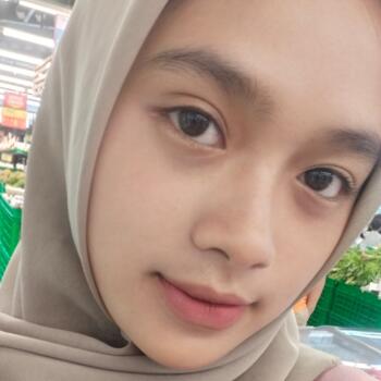 Babysitter in Jakarta: Vira