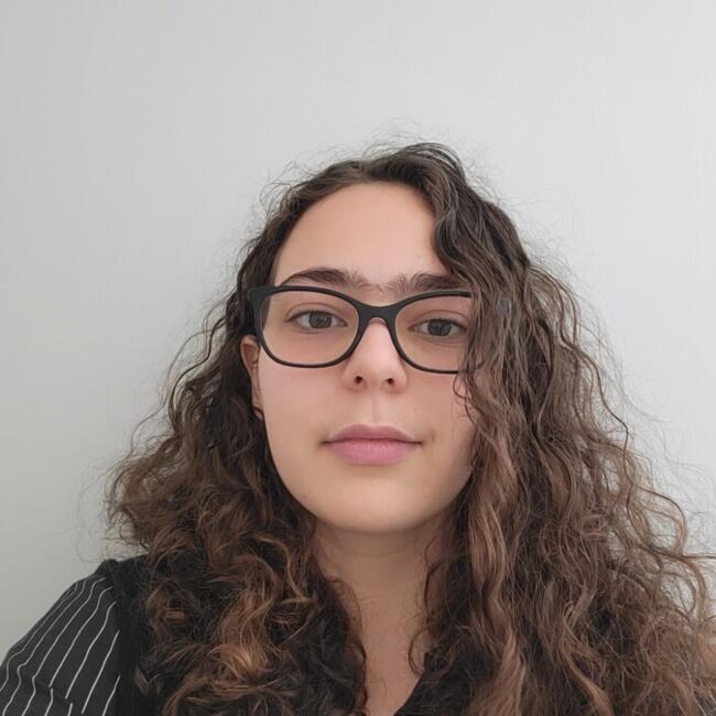 Babysitter in Les Essarts-le-Roi: Lisa