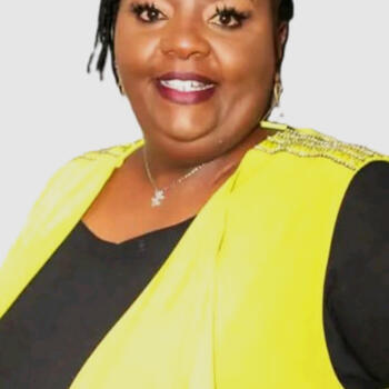 Babysitter Nairobi: Julia