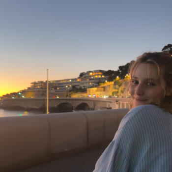 Babysitter in Hautcharage: Emilie