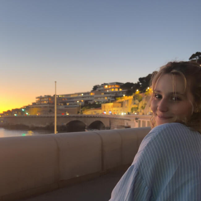Babysitter in Hautcharage: Emilie