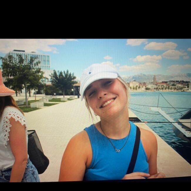 Babysitter in Zottegem: Kiara