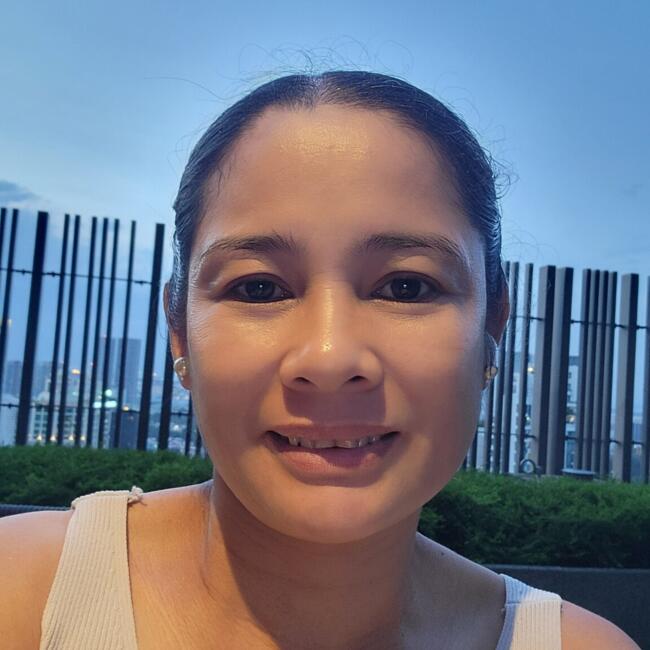 Babysitter in Singapore: Joan