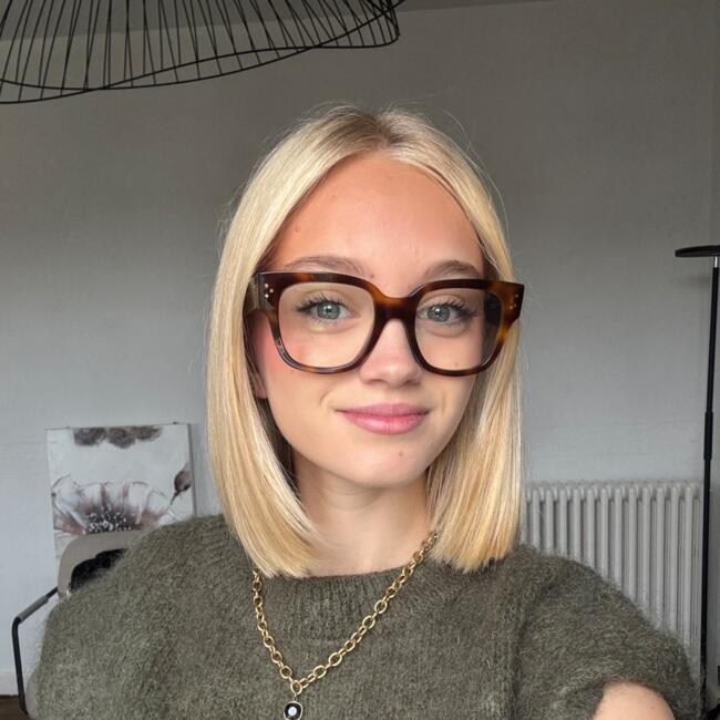 Babysitter in Tulle: Noemie