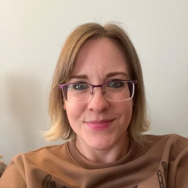 Baby-sitter in Surrey: Heather