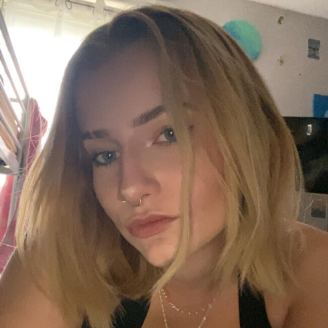 Babysitter in Fresnes-sur-Escaut: Flavie