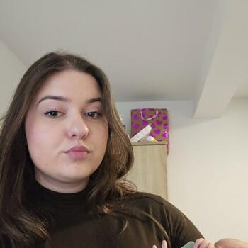 Babysitter in Saint-Gilles: Larisa