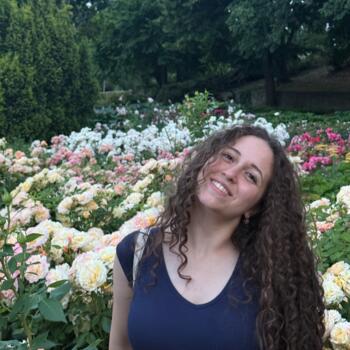 Babysitter in Budapest: Asya