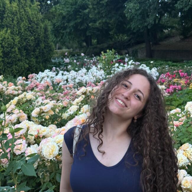 Babysitter in Budapest: Asya