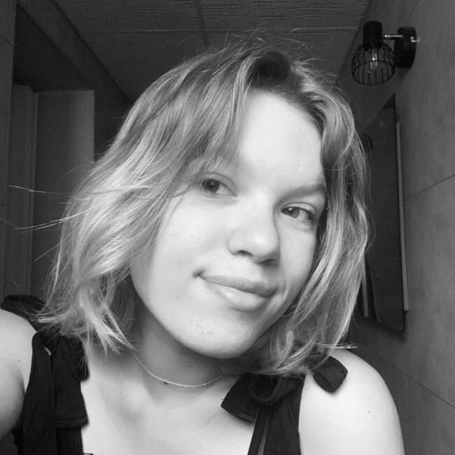 Babysitter in Tours: Laura