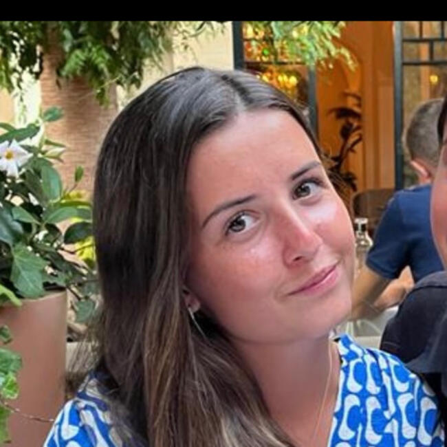 Babysitter in Le Cannet: Lola