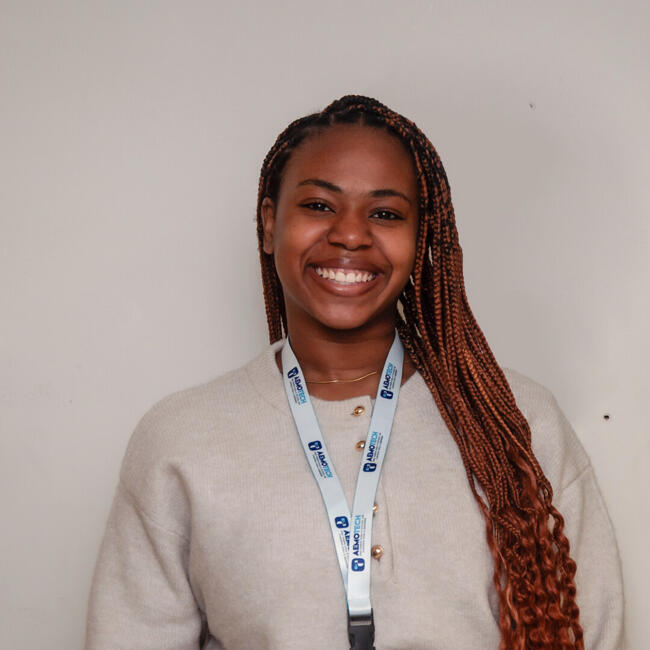 ポルト のベビーシッター: Maria