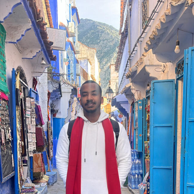 وظيفة جليسة أطفال في إمارة الشارقة: OSMAN