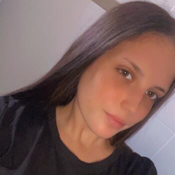 Babysitter in Martigues: Adrienne