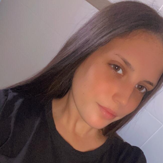 Babysitter in Martigues: Adrienne