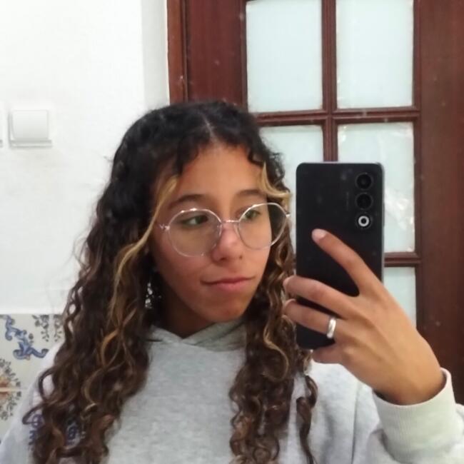 Babysitter in Setúbal: Eloisa