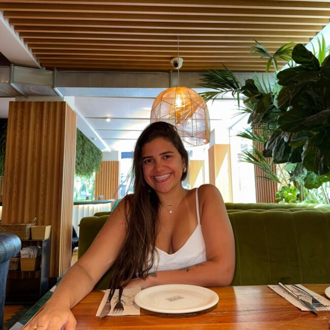 Babysitter in Almada: Yasmim