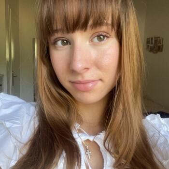 Babysitter in Traves: Axelle