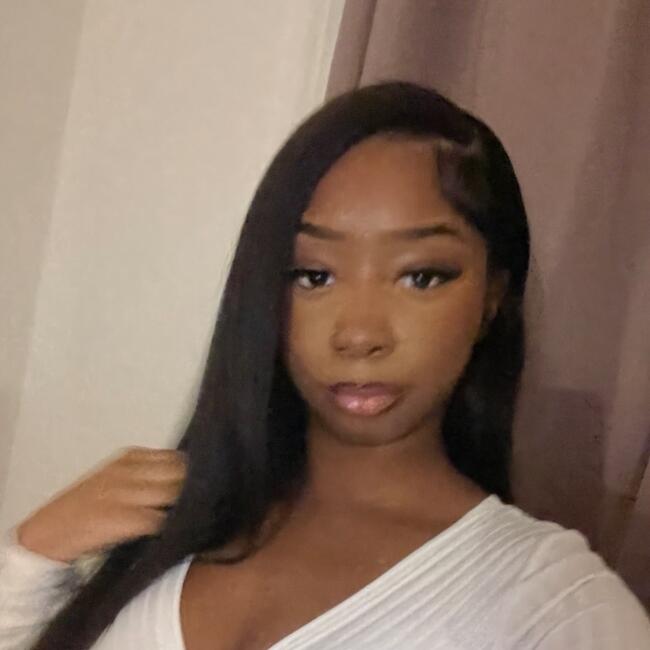 Babysitter in Paris: Lalya